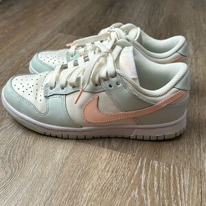 Nike dunk low women’s size 6